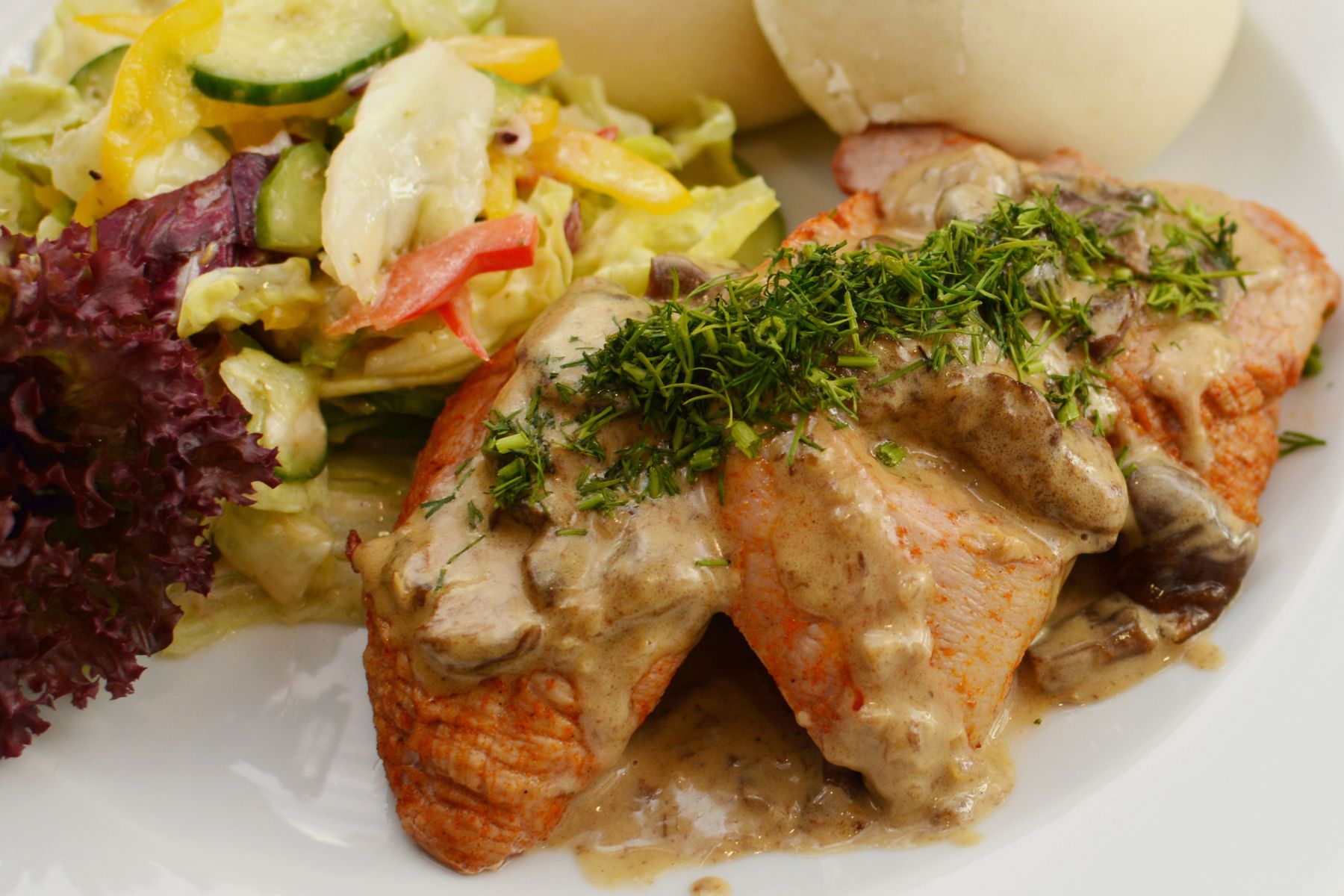 Tak należy smażyć polędwiczki wieprzowe. Inaczej nie będą soczyste