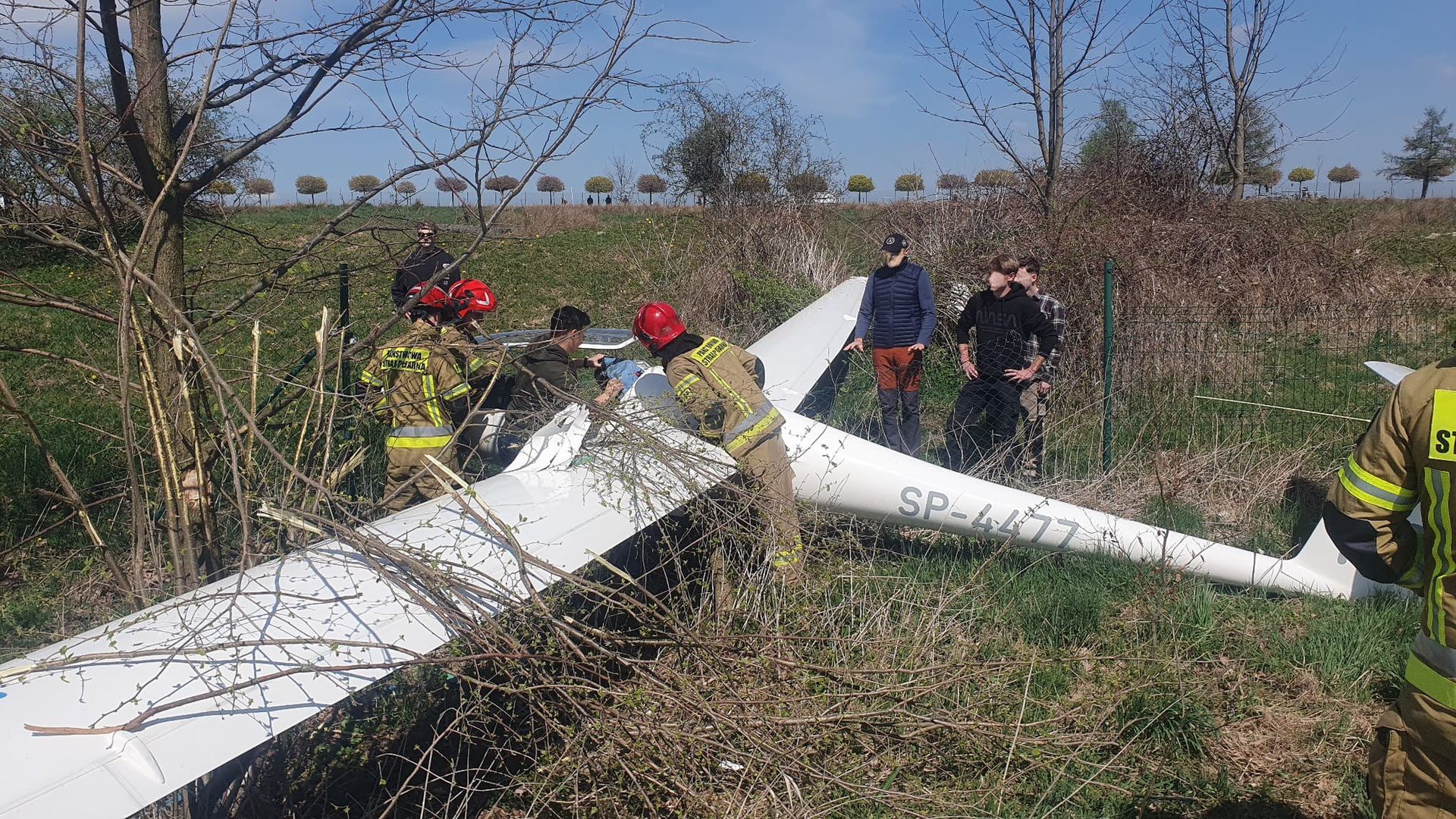 Awaryjne lądowanie szybowca. Pilot bez poważnych obrażeń