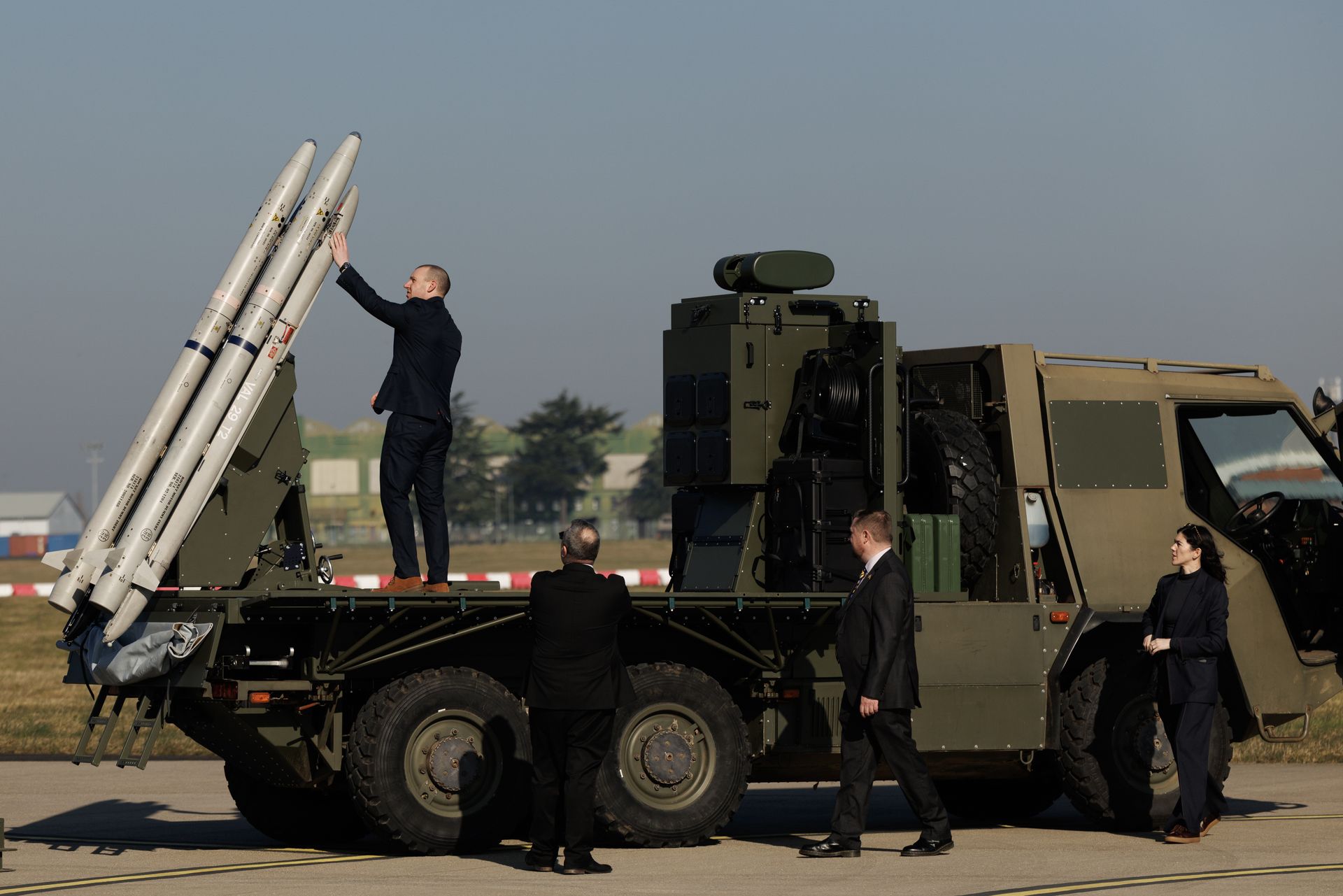 Brytyjczycy podarują Ukrainie cenne pociski. Są za rosyjskie pieniądze
