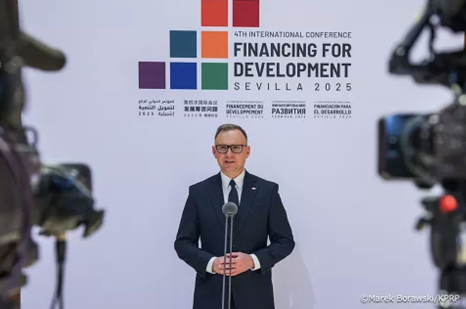 Prezydent Duda w Sewilli. Ujawnił "racjonalne" kroki w obliczu zagrożenia, skomentował sprawy z granicy