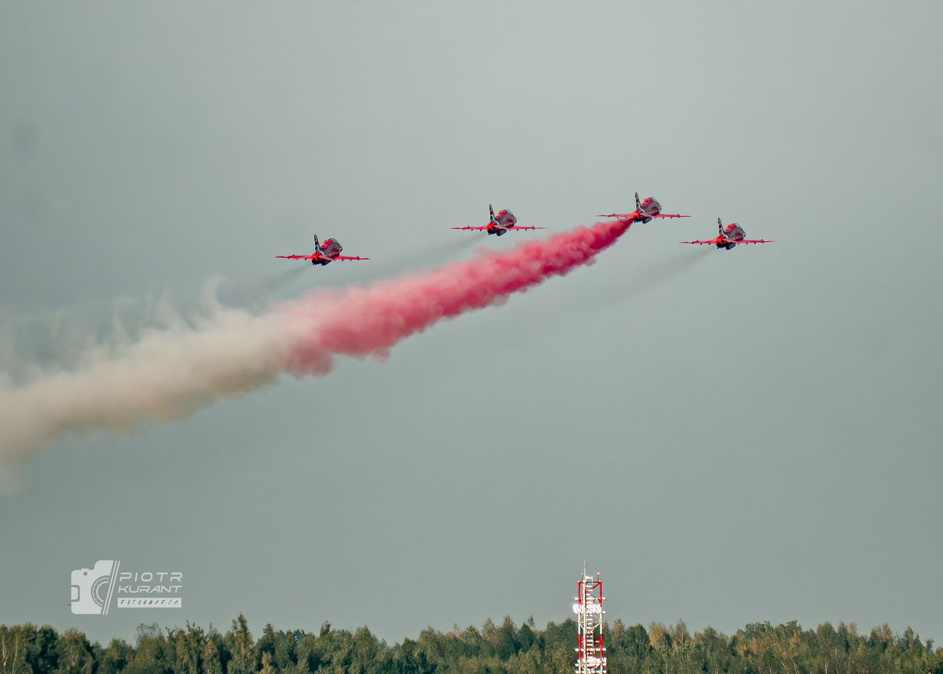 Trwają odloty ekip z Air Show. Red Arrows pożegnało się w swoim stylu