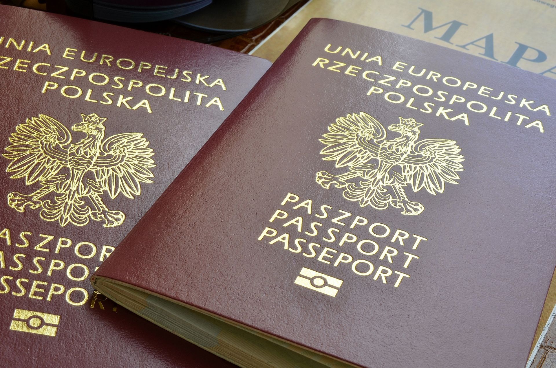 Symbol na paszporcie ma znaczenie. Oto, co zyskujesz