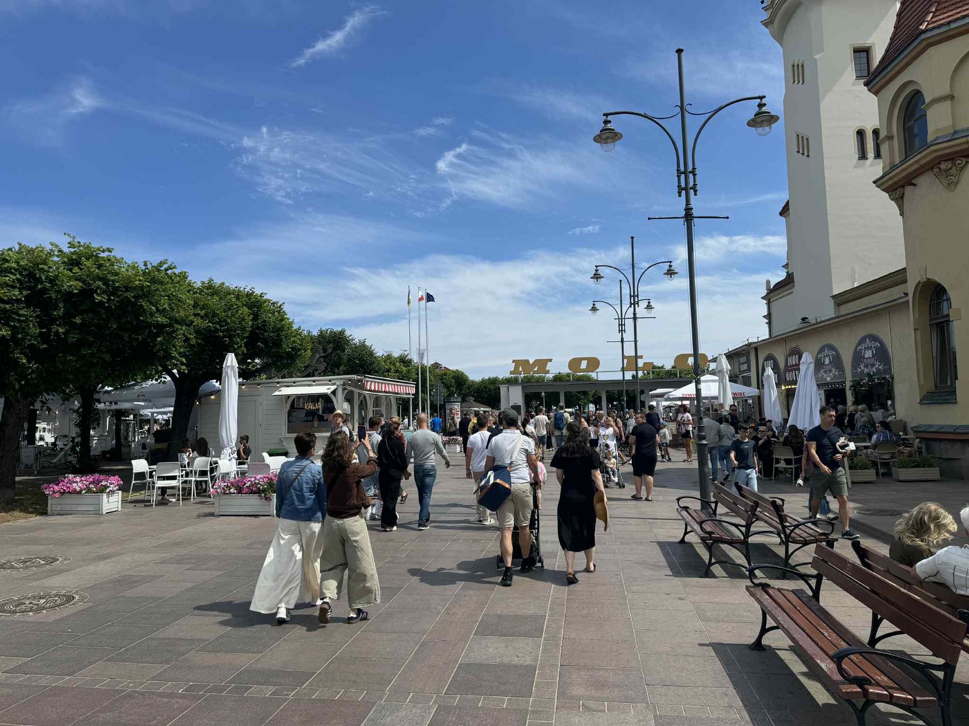 Tłumy w Sopocie, prawie wszyscy narzekają. "Co się dzieje w tym roku?"