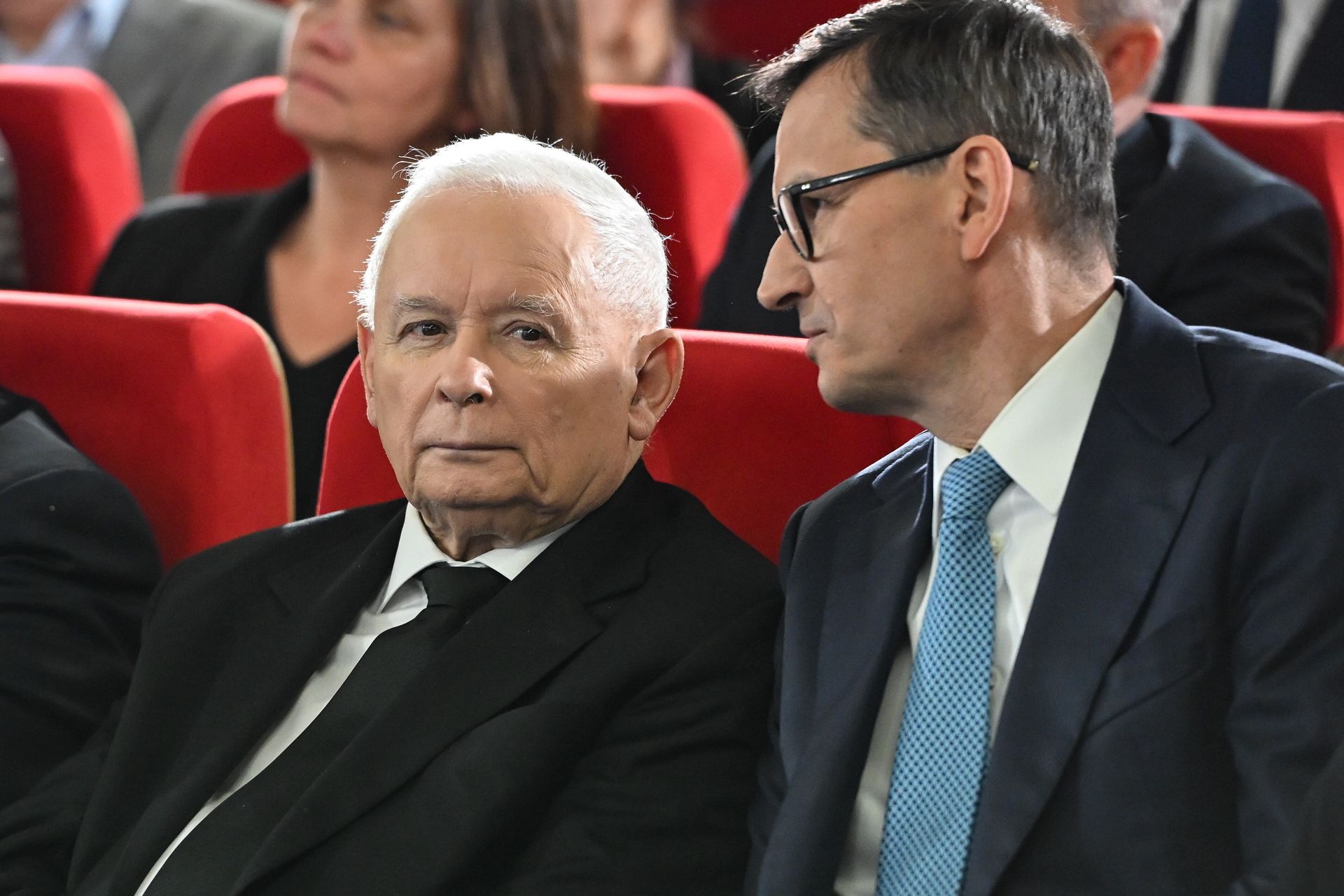 Dobrze, iż opuścił Kaczyńskiego? Polacy ocenili decyzję Morawieckiego