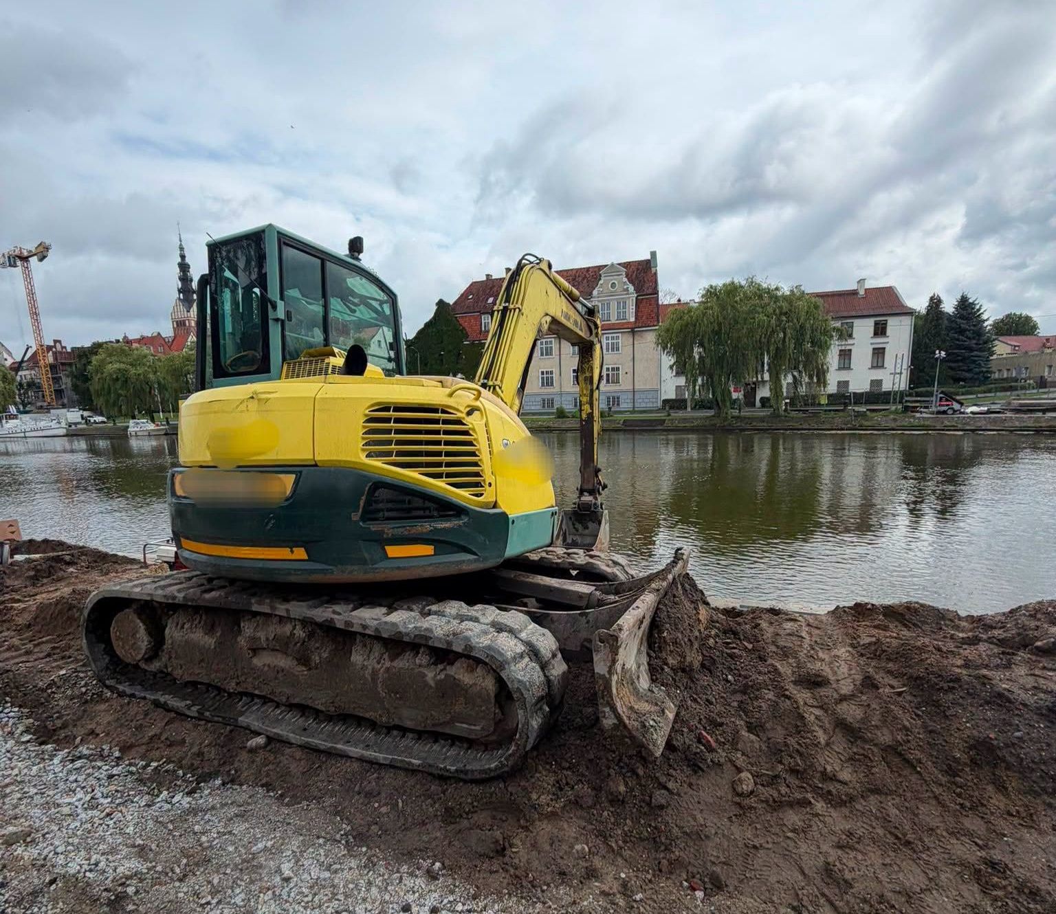 Koparka połamała nogę robotnikowi. Krwotok zagrażał życiu 40-latka