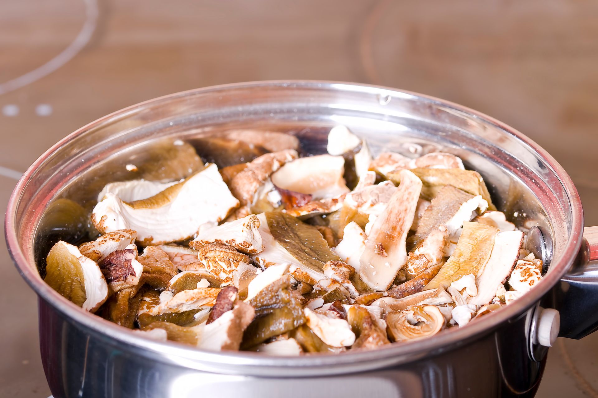 Grzyby gotuj w ten sposób. Pozostaną jędrne i zachowają pełnię smaku