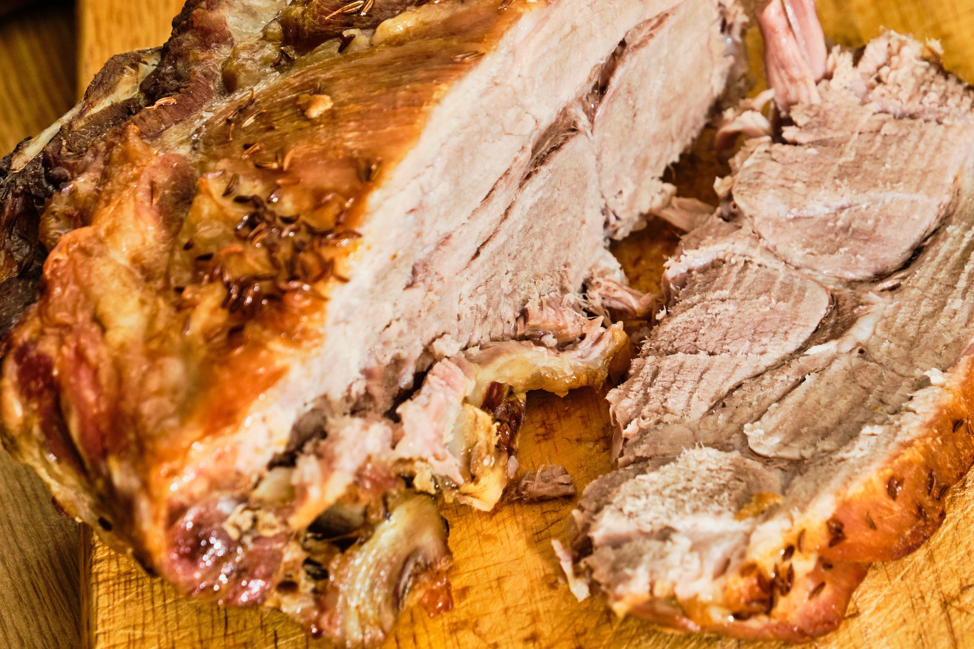 Taką karkówkę robię co roku na 15 sierpnia. Jest krucha i bardzo aromatyczna