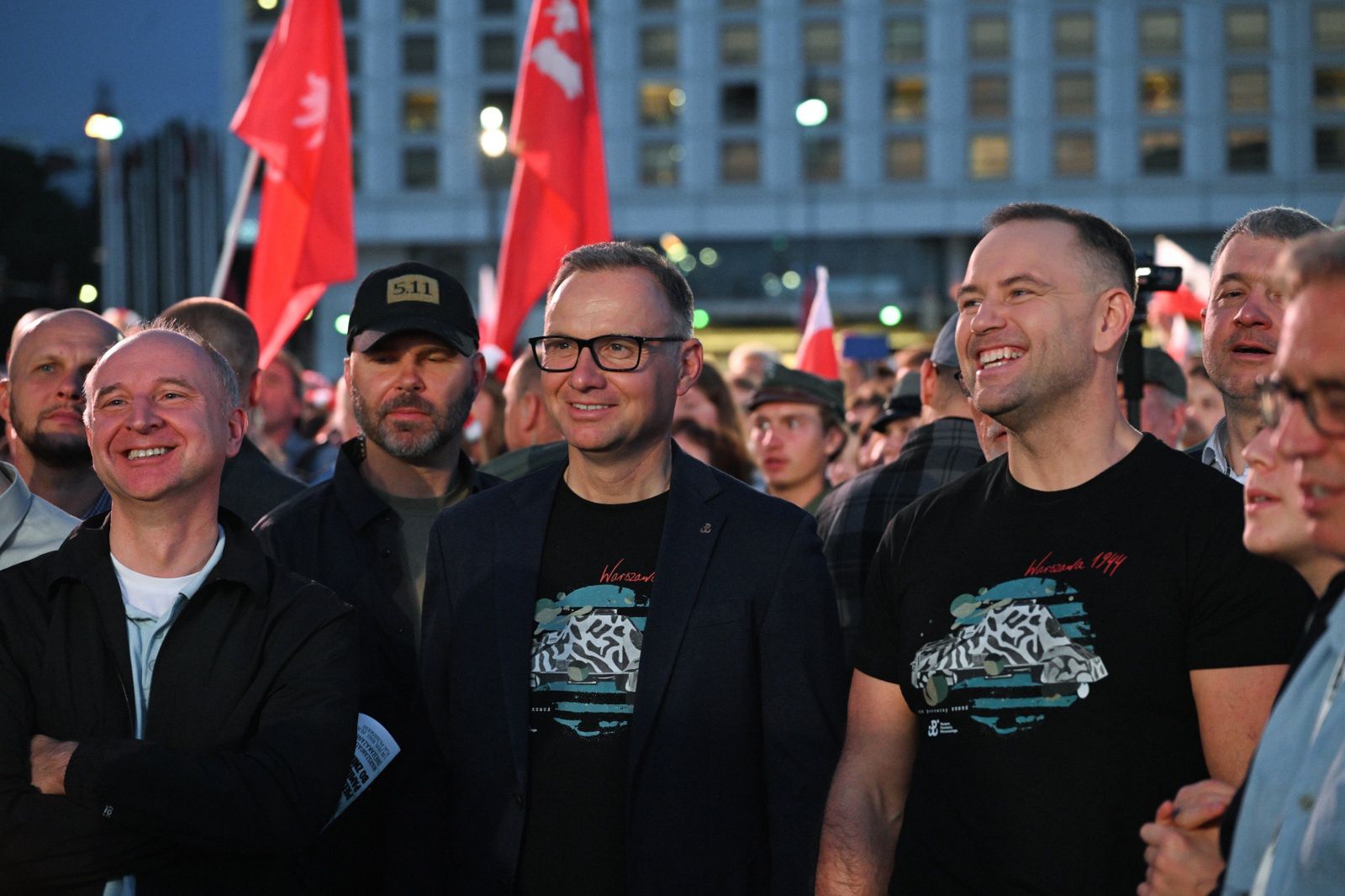 Duda śpiewał z Nawrockim. Włożyli identyczne koszulki