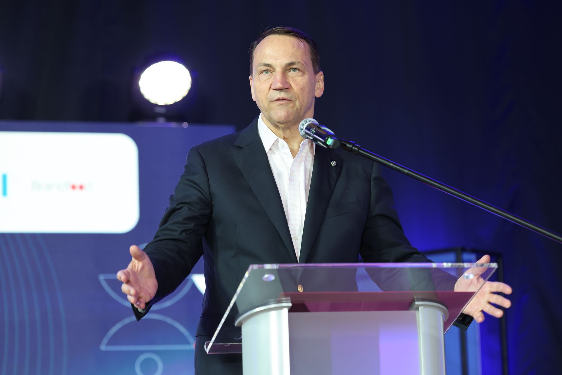 Sikorski: Musimy pokazać Putinowi, iż nie damy się zastraszyć