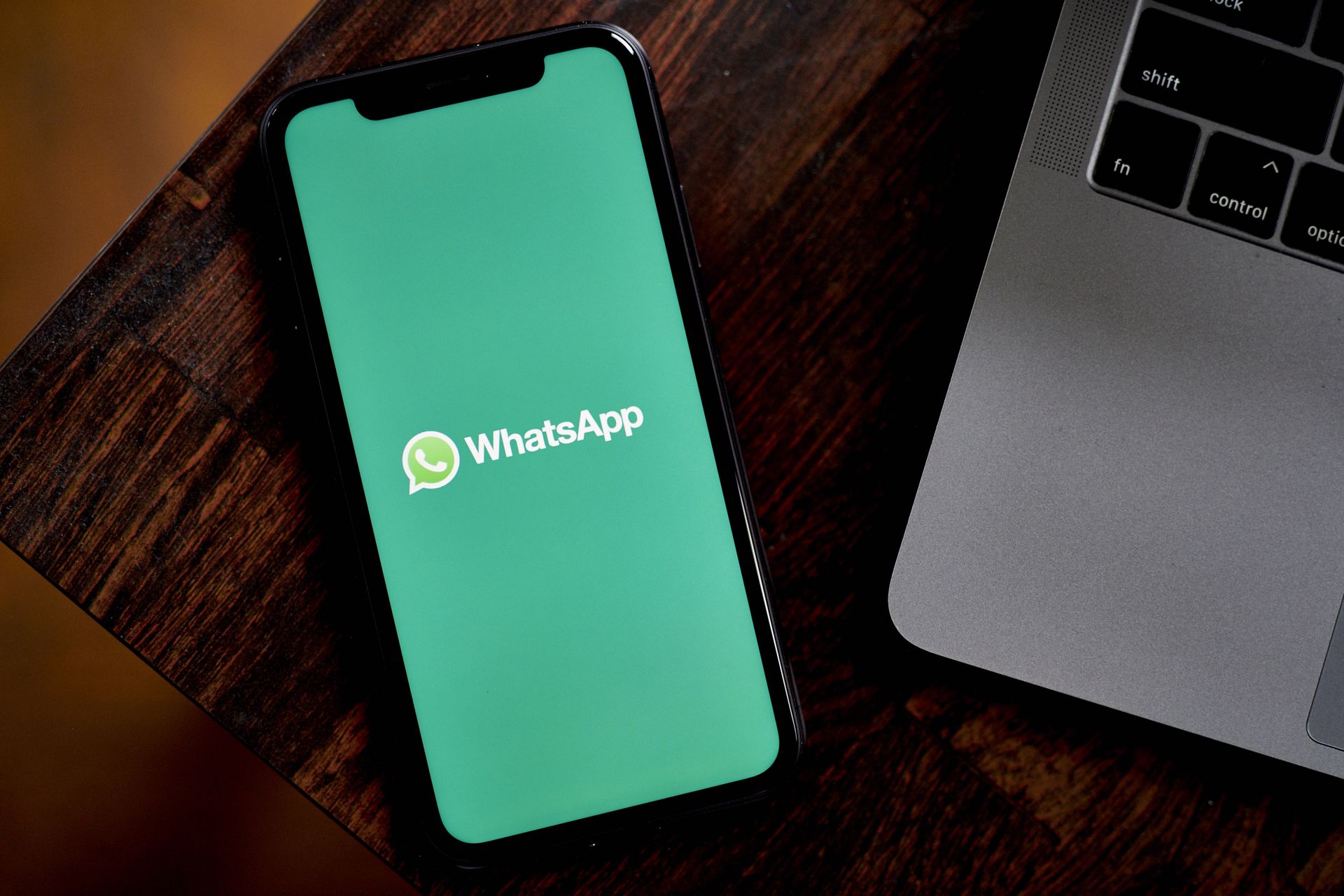 WhatsApp szykuje wygodniejsze wyszukiwanie wiadomości na iPhonie