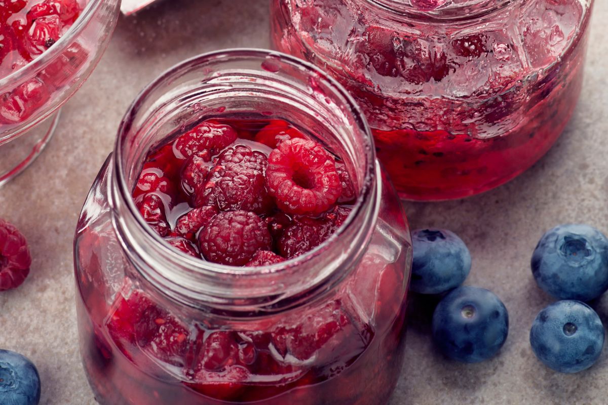 Na zimę robię kilka słoiczków tych malin. W chłodne dni herbata smakuje z nimi wybornie