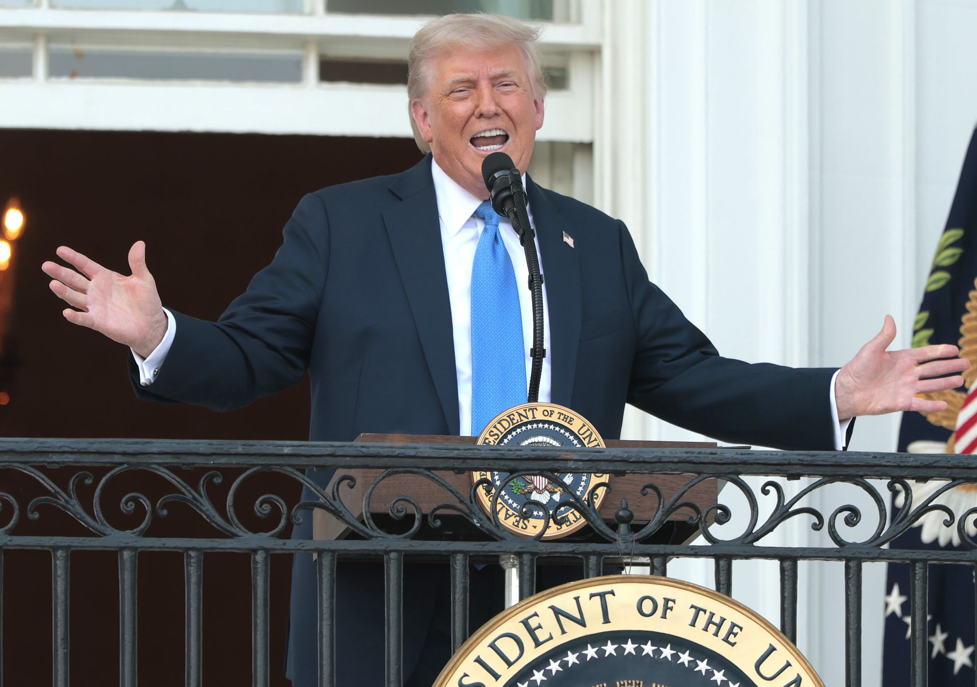 Trump wprowadza całkowity zakaz podróży do USA dla 12 krajów