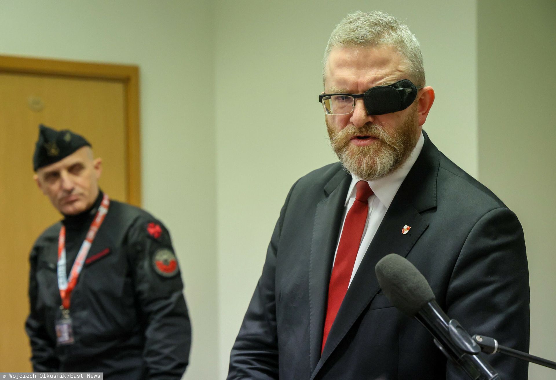 Partia Brauna wyprzedza Konfederację. Sukcesy m.in. na wsi