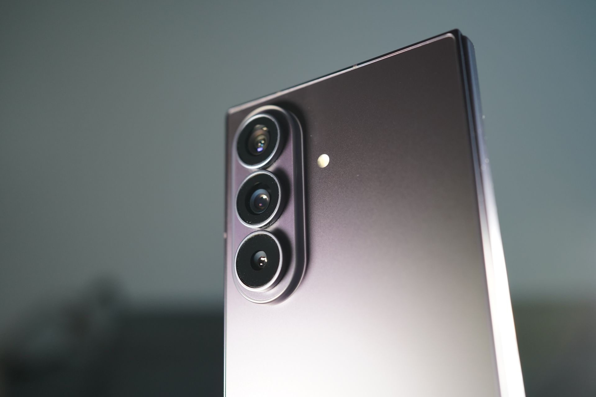 Kto sprzedaje najwięcej telefonów? Dwóch producentów walczy o pozycję lidera