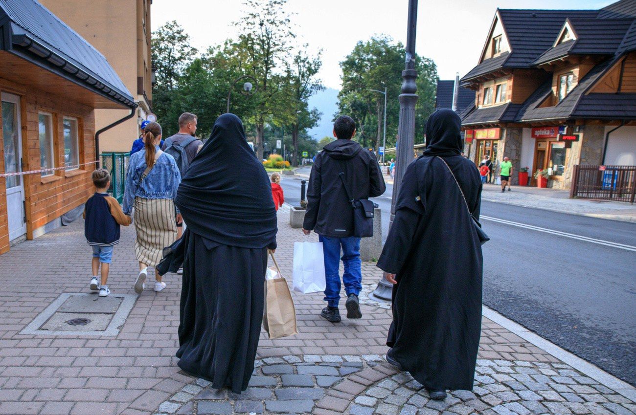 Takich reklam w Zakopanem jeszcze nie było. Arabów kuszą Arabowie