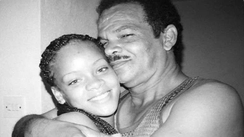 Nie żyje ojciec Rihanny. Kilka lat temu wokalistka POZWAŁA GO do sądu: "Bywał okropny dla mojej mamy"