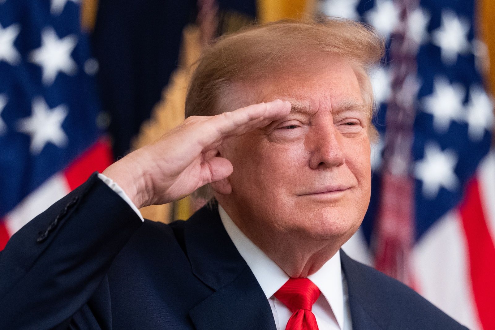 Trump rozmawiał z Putinem. Uzgodnił... dostawy paliwa z Rosji