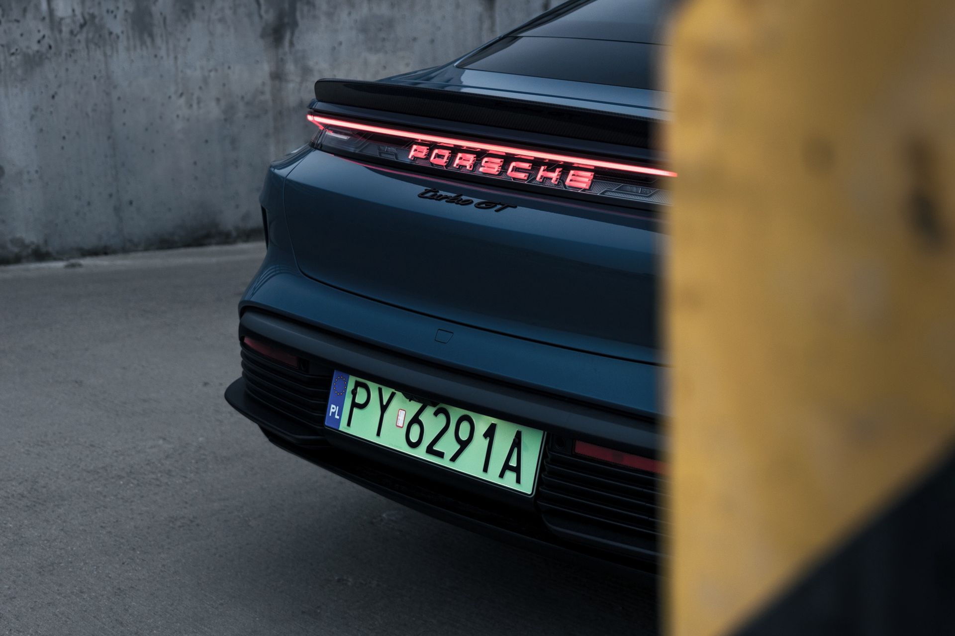 Porsche mocno poszło w elektryfikację. Zdaniem ekspertów, to był duży błąd