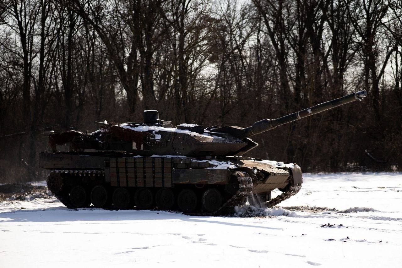 Niemieckie czołgi w śniegu. Ukraińcy mówią otwarcie, ile są warte