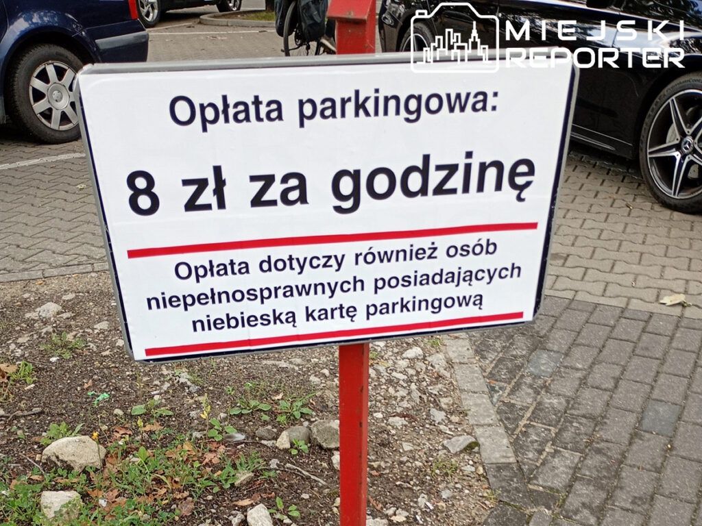 Warszawa: 8 zł za godzinę przed Szpitalem Bielańskim. Czytelnik oburzony cennikiem i brakiem ulg dla niepełnosprawnych