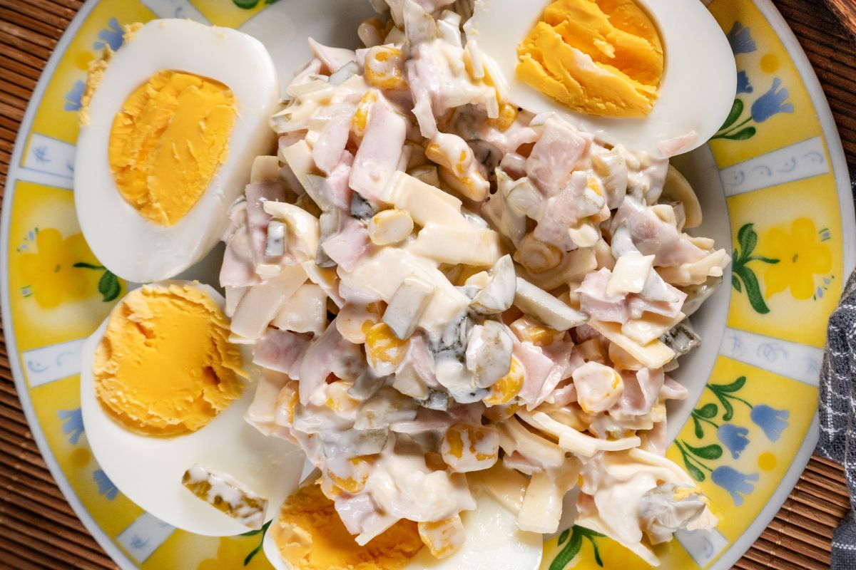 Tę sałatkę zrobisz z 6 składników. W moim domu obowiązkowa na Wielkanoc