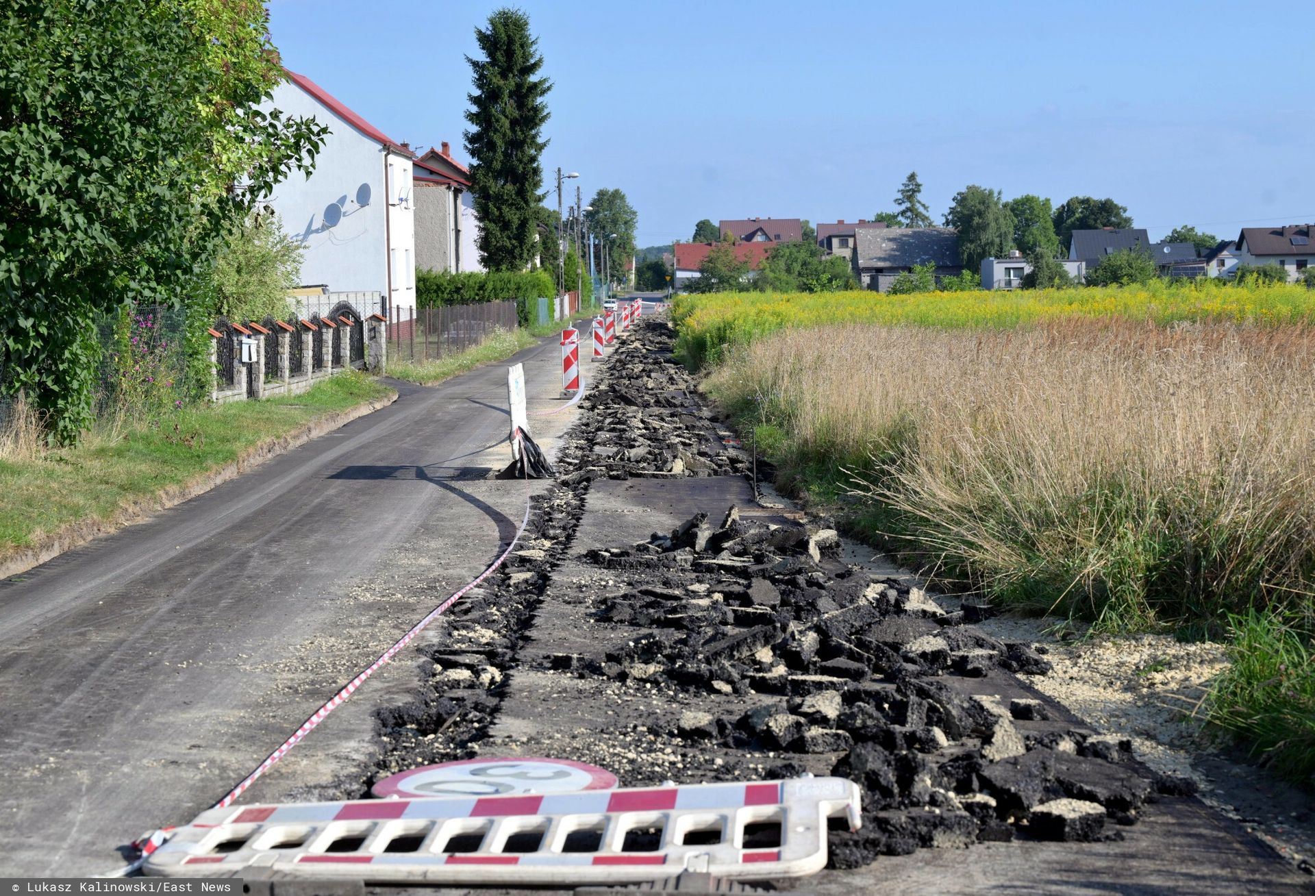 Wiadomo, co dalej z zaoranym przez rolnika asfaltem
