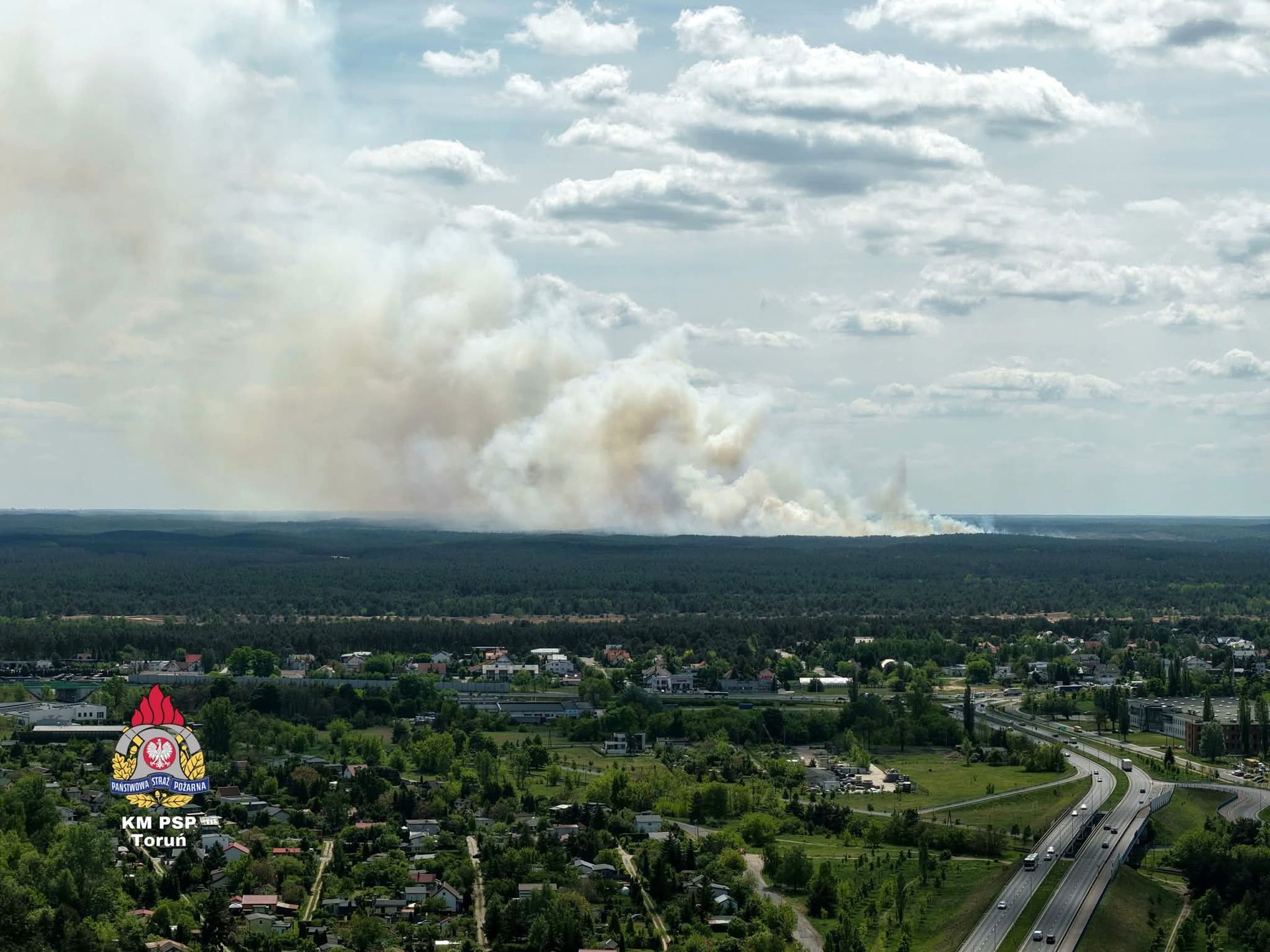 Pożar na poligonie w Toruniu. 80 strażaków w akcji