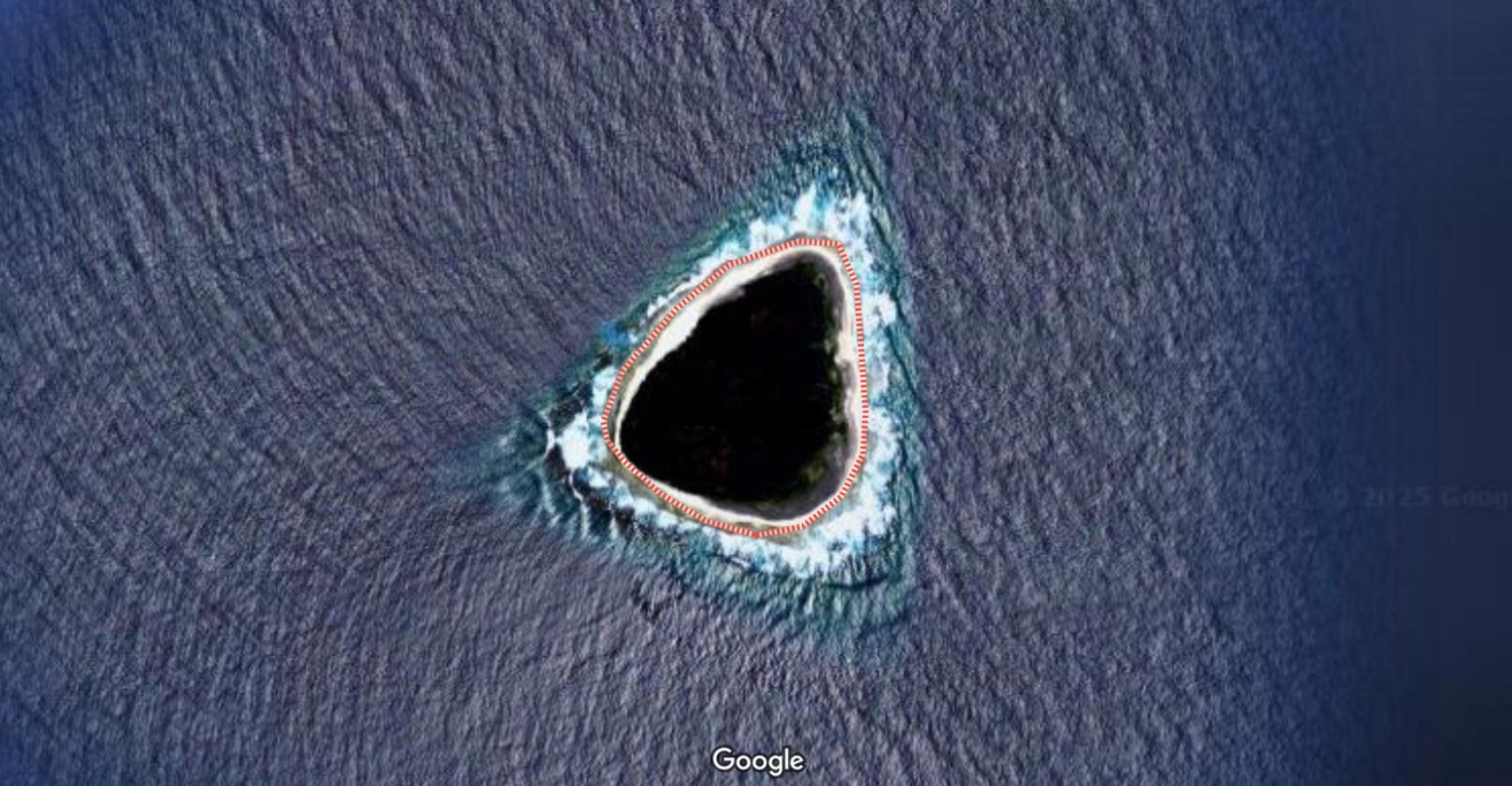 Tajemnicza „czarna dziura” na środku oceanu. Zdjęcie wywołało sensacje