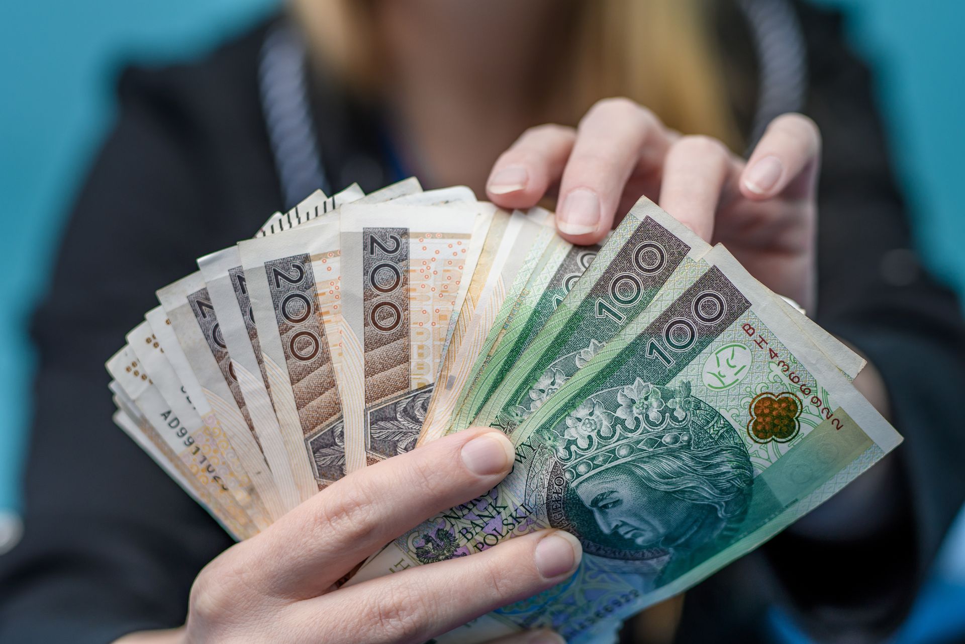 Zarabiają średnio 13 tys. zł. "Uważają, iż to za mało"