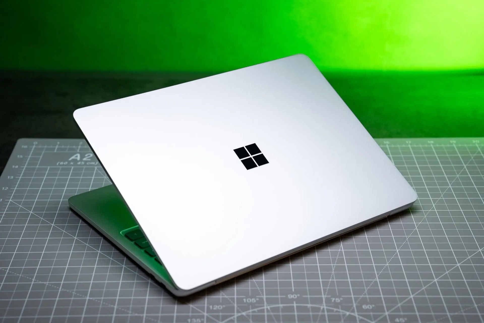 Windows 11 nie daje rady. choćby laptop Microsoftu zaczął się zacinać
