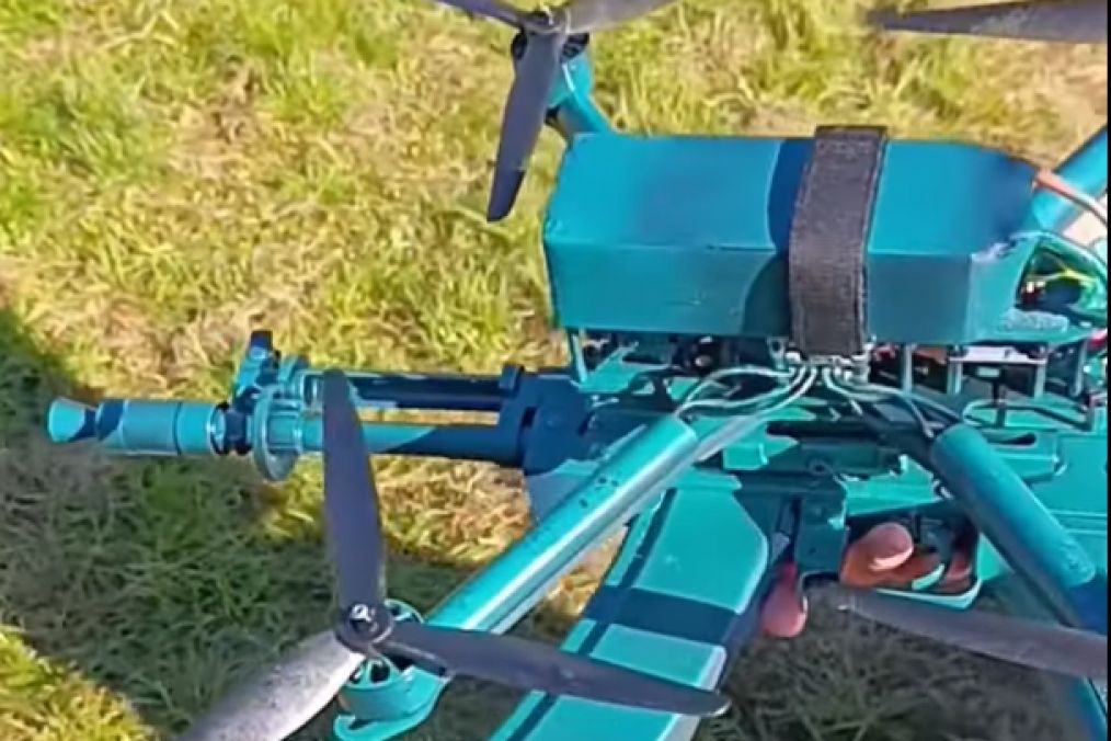 Rosjanie modyfikują drony. Teraz dodają do nich Kałasznikowa