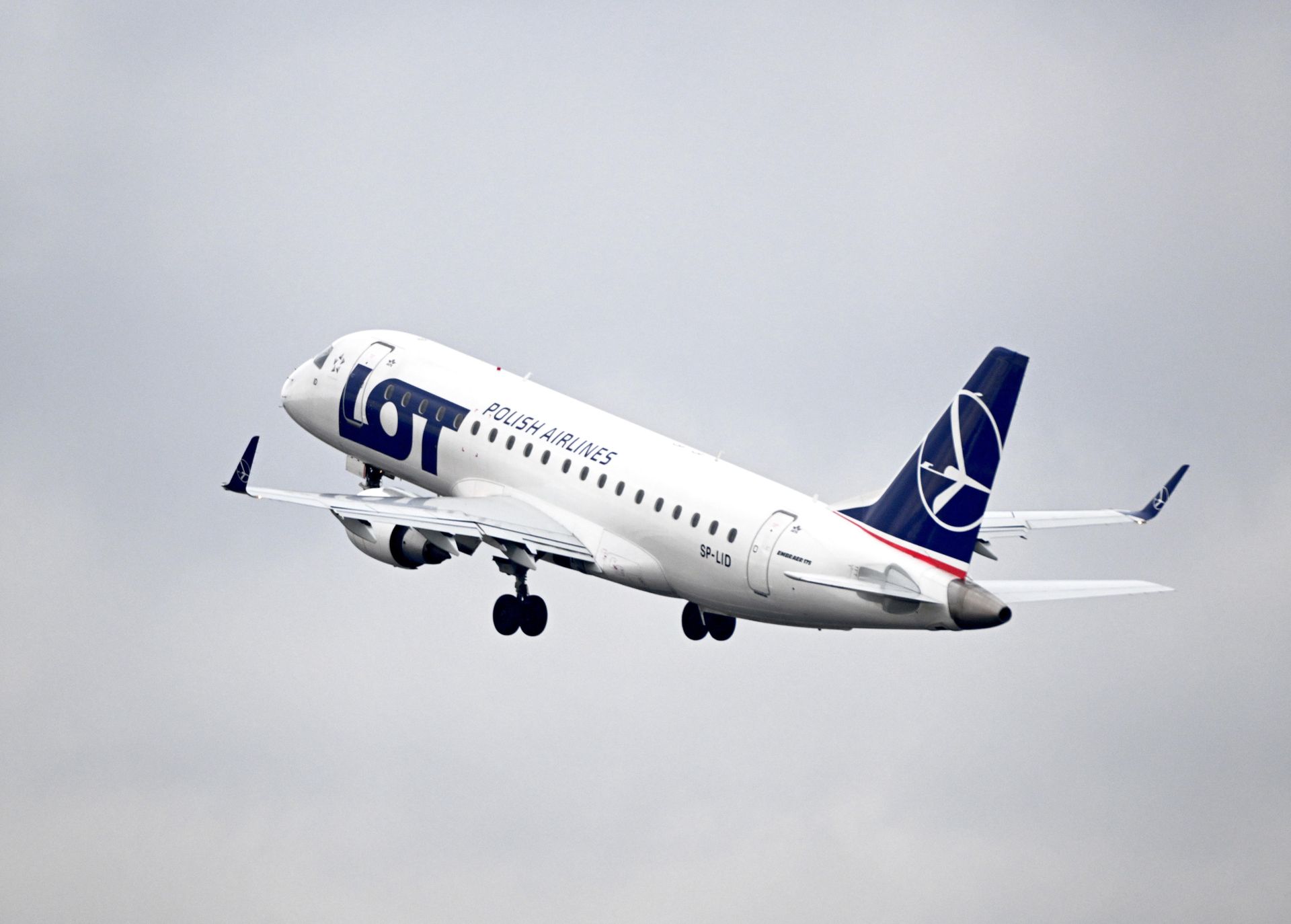 Samolot z Warszawy nagle się poderwał. "Podejrzenie twardego lądowania"