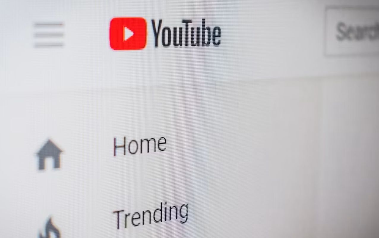 YouTube wygrywa w odpowiedziach AI. Co czwarta odsyła do treści z platformy