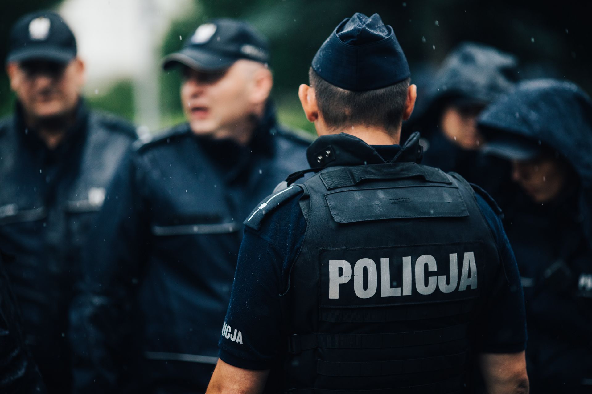 Zamaskowani pseudokibice z maczetami na orliku. Są zatrzymania