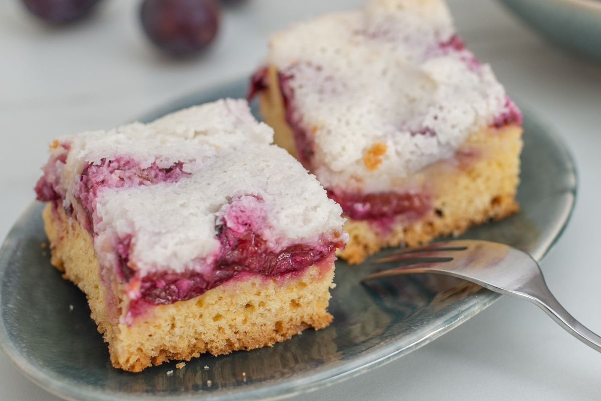 Do ciasta kokosowego dodaje sezonowe owoce. Każdy pyta, skąd pomysł na to ciasto