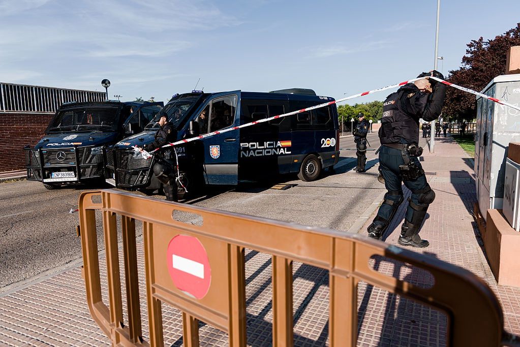 Francja cofa migrantów. Hiszpanie bezradni