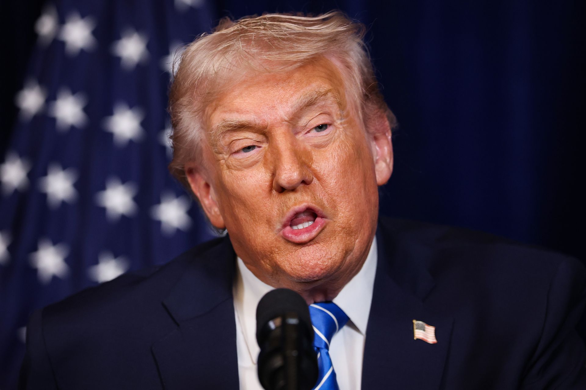 Trump wychwalał Rosję przy Zełenskim. Mówił o "oszustwie"