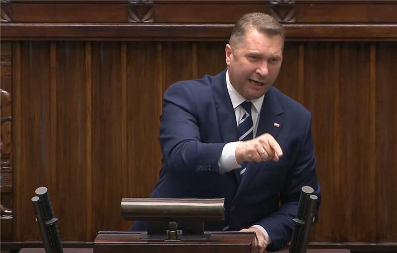 Krzyki Czarnka z mównicy. "Karol ratuje, wy wyrzucacie na bruk"
