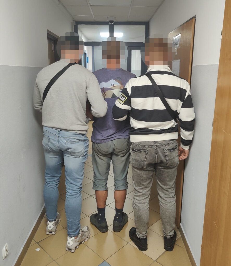 Warszawa: Najpierw kusza i kamienie, później nóż. 38-latek ponownie zaatakował znajomego