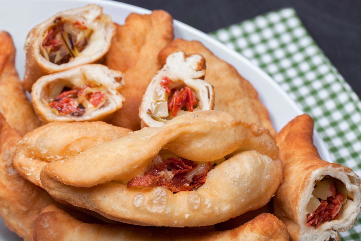 Włoska pizza zamknięta w bułce. Zabierz bombery na czerwcówkę