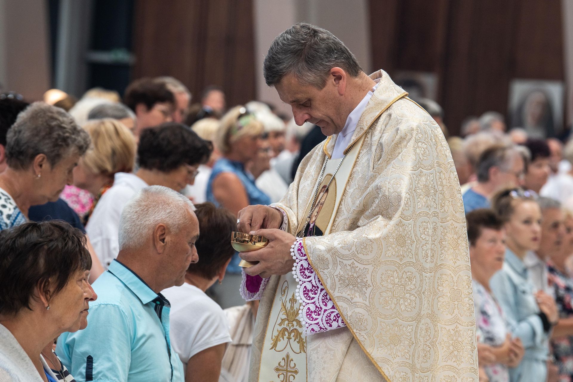 Czy można przyjąć komunię w Wielkanoc bez spowiedzi? Kościół wyjaśnia