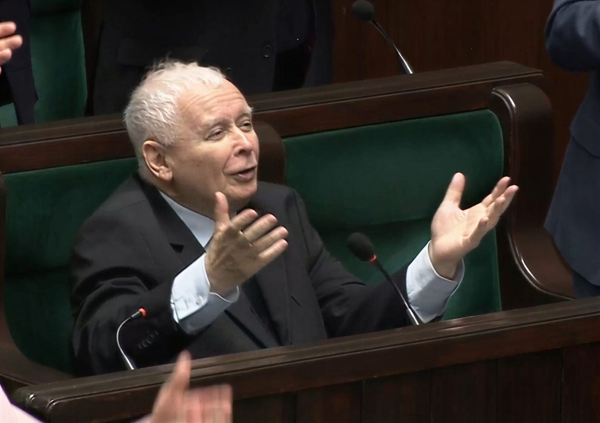 Trzęsienie ziemi w PiS. Sondaż przed kluczowymi decyzjami w partii