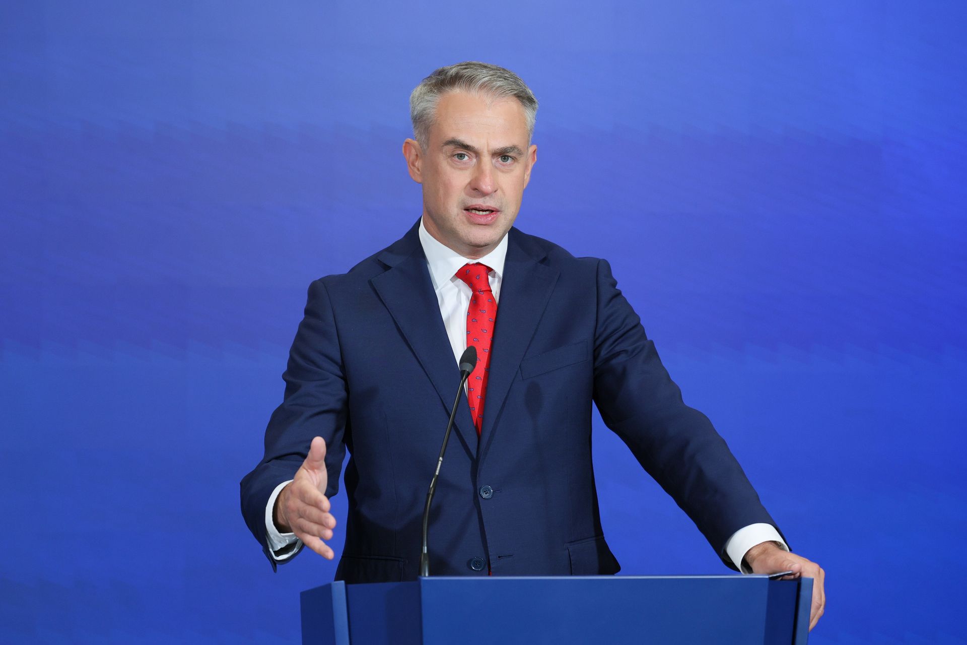Gigantyczny wyciek danych. Gawkowski zwrócił się do Polaków