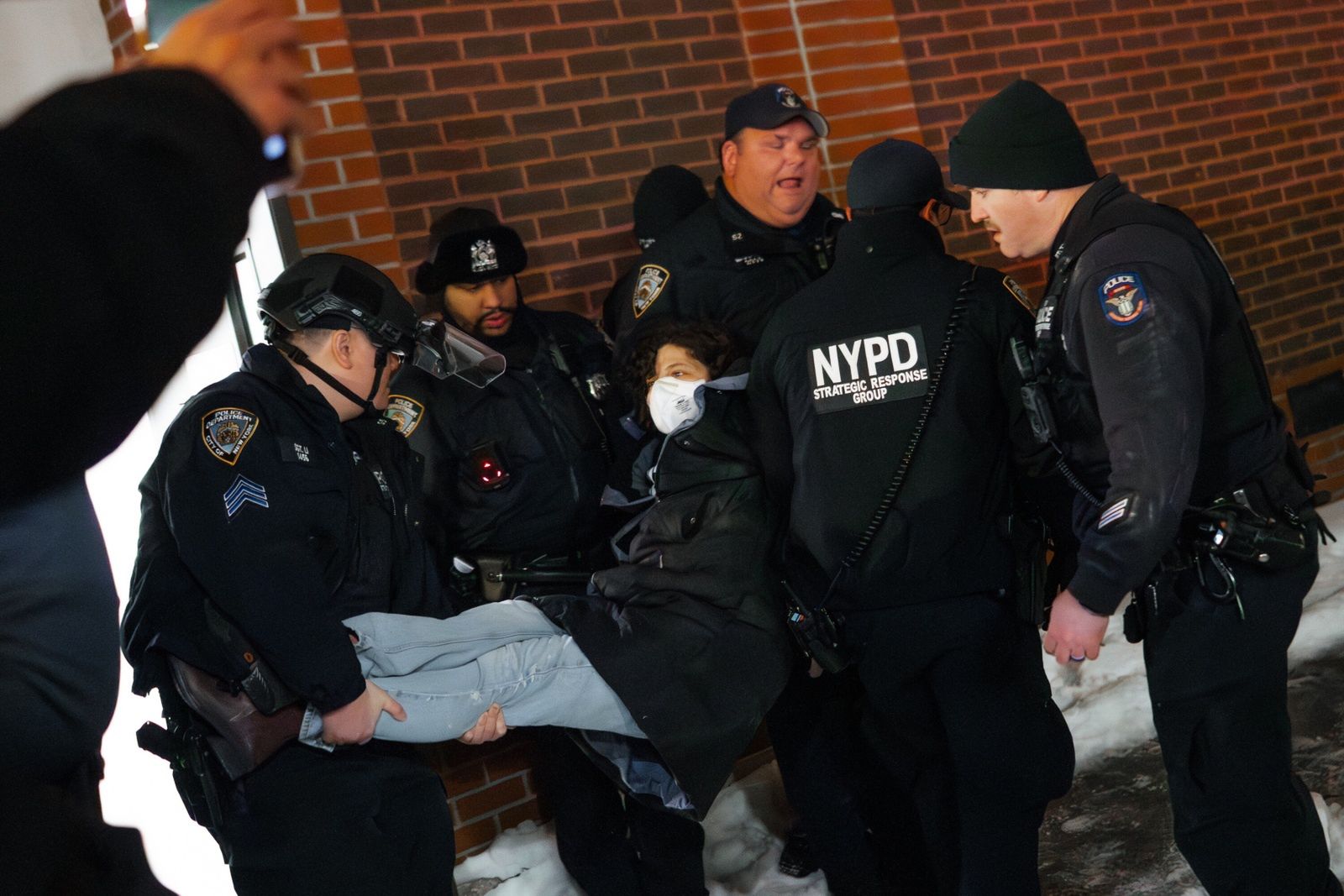 Agent ICE próbował wtargnąć do konsulatu. Jest nota protestacyjna