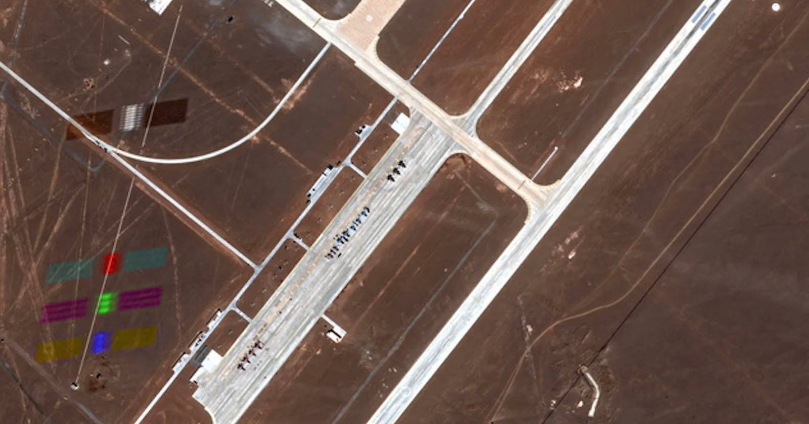 Niezwykłe zdjęcie z kosmosu. Uchwycili sprzęt Muska nad chińską bazą