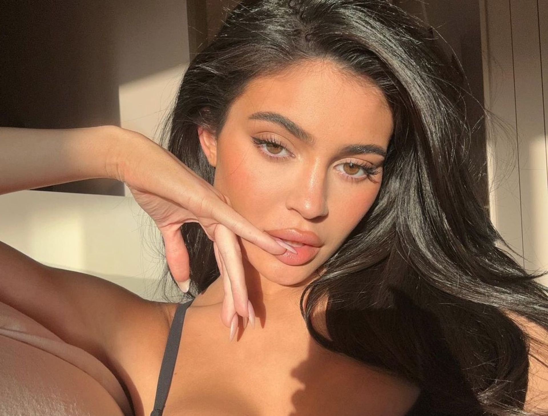 Koniec z minimalizmem? Kylie Jenner pokazała nowe paznokcie