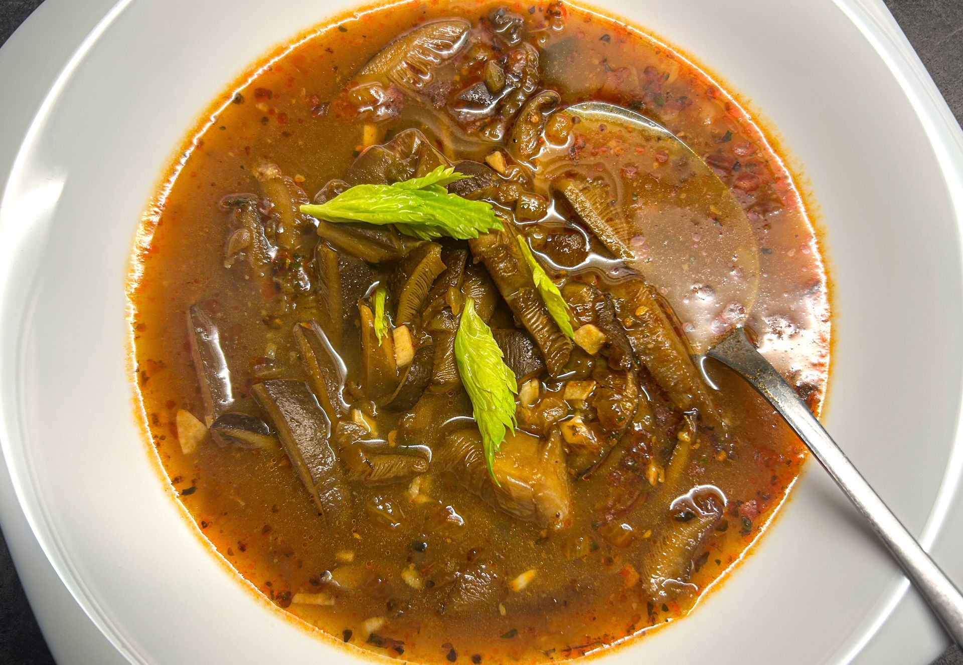 Zamiast pomidorowej czy ogórkowej robię zupę z boczniaków. Lepsza od zwykłej grzybowej