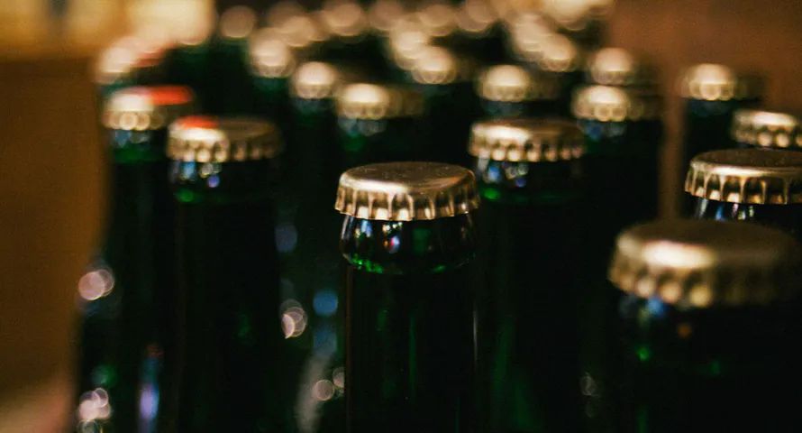 Posłowie chcą zakazu reklam piwa. Dwa projekty ustaw razem