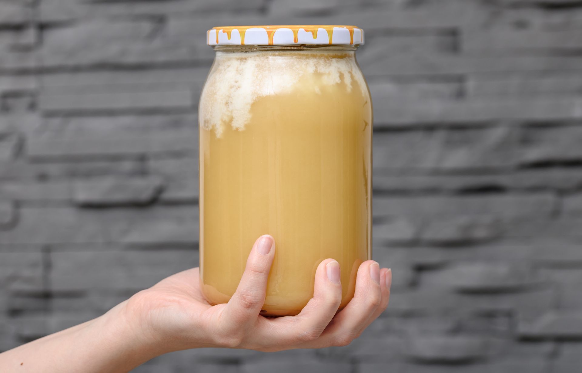 Tak należy przechowywać miód. Wiele osób wciąż popełnia błąd i się psuje