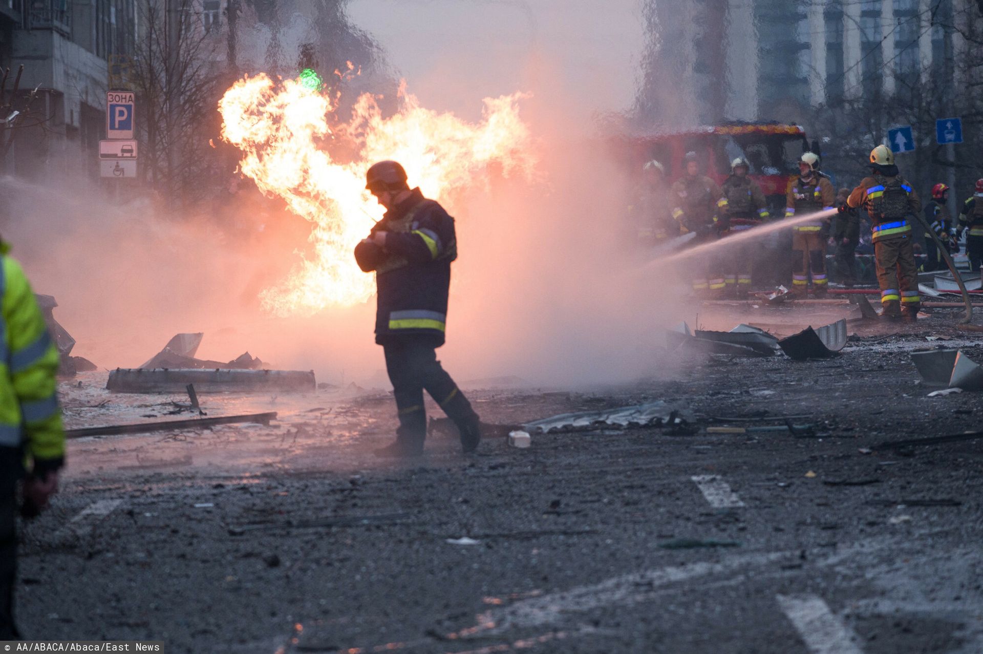 Europa wyprzedza USA. Do Kijowa płyną miliardy